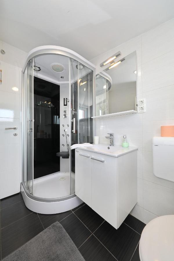 Apartment With Private Pool Sukošan 外观 照片