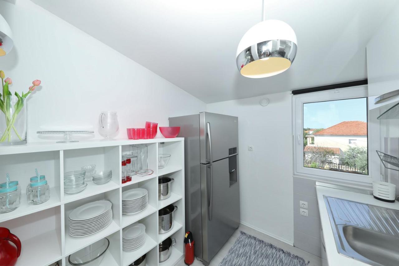 Apartment With Private Pool Sukošan 外观 照片